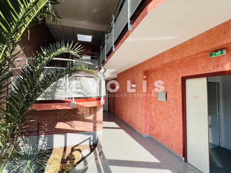 Bureau dans Magny-le-Hongre à louer - Hall d’entrée – Image 2 sur 8