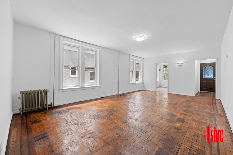 255 E 55th St, Brooklyn, NY à vendre - Photo de l’immeuble – Image 3 sur 13