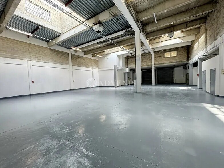 Local d’activités dans Aulnay-sous-Bois à louer - Photo de l’immeuble – Image 1 sur 10