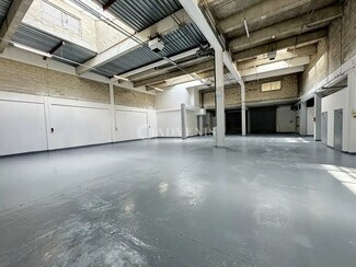 Plus de détails pour Local d'activités à louer