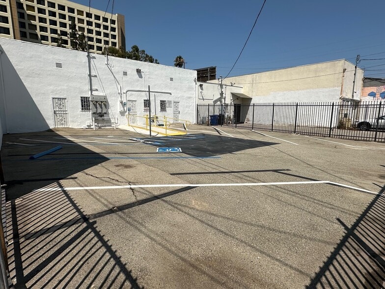 11010 Magnolia Blvd, North Hollywood, CA à vendre - Photo de l’immeuble – Image 2 sur 8