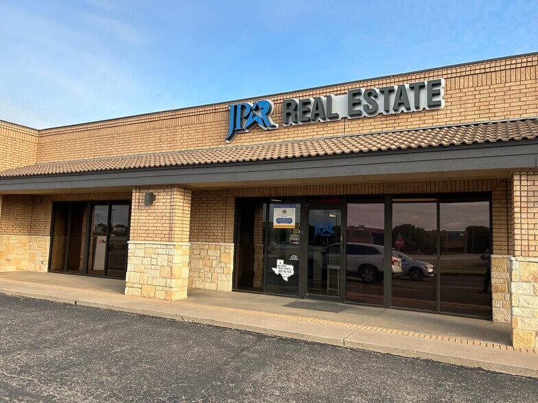 4718 S Loop 289, Lubbock, TX à louer - Photo de l’immeuble – Image 2 sur 9
