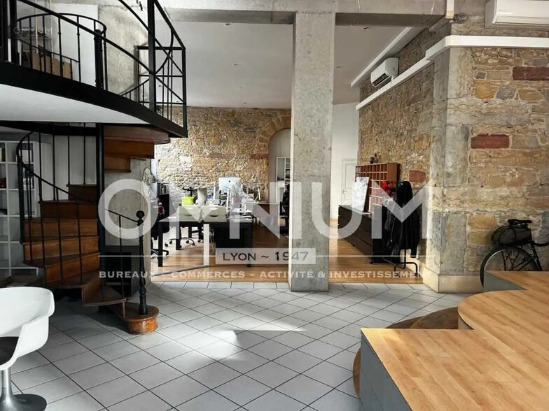 Bureau dans Lyon à vendre - Photo de l’immeuble – Image 2 sur 5