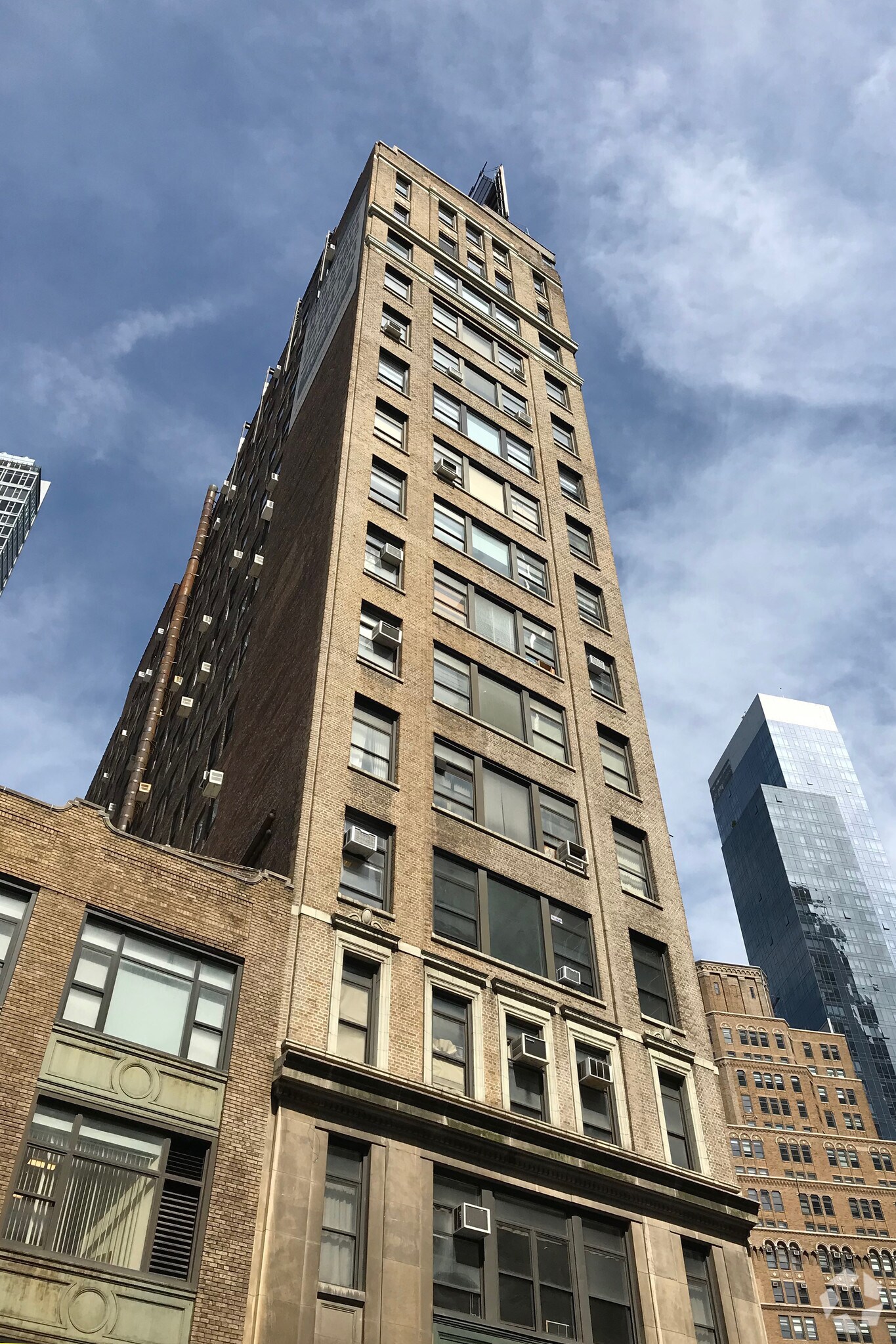1237-1239 Broadway, New York, NY à louer Photo principale– Image 1 sur 6