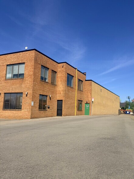 1795 Drew Rd, Mississauga, ON à louer - Photo de l’immeuble – Image 3 sur 6