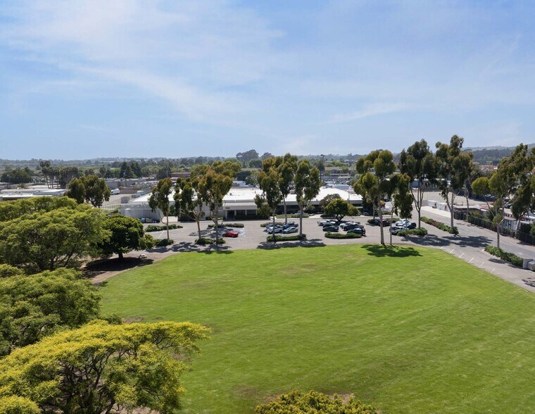 115 Robin Hill Rd, Goleta, CA à vendre - Photo de l’immeuble – Image 3 sur 11