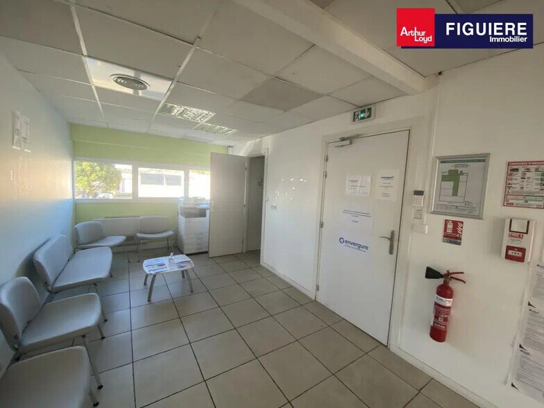 Bureau dans Martigues à louer - Photo de l’immeuble – Image 2 sur 12
