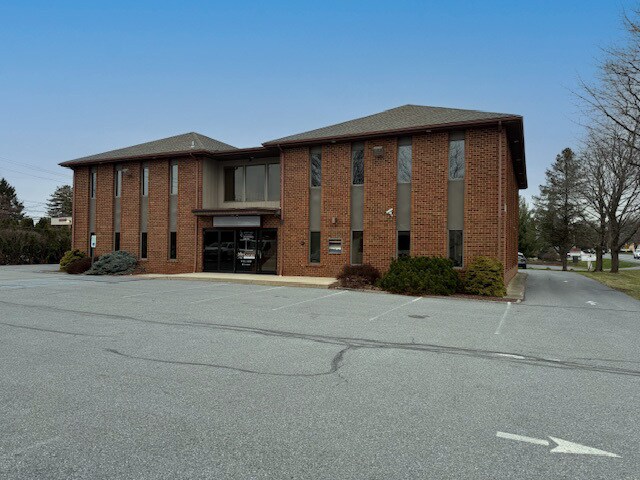 1120 S Cedar Crest Blvd, Allentown, PA à louer - Photo principale – Image 1 sur 1