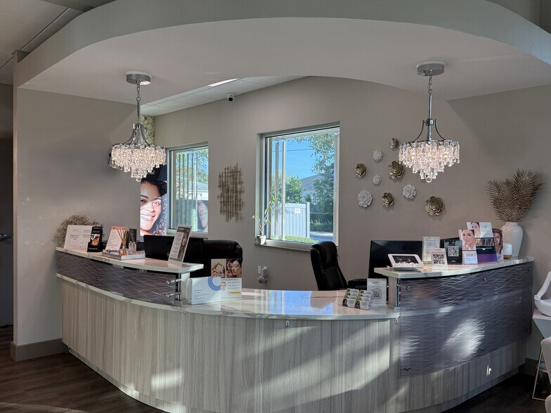 5234 Little Rd, New Port Richey, FL à louer - Photo de l’immeuble – Image 2 sur 18