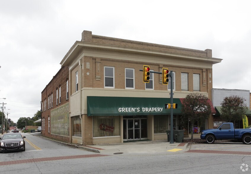 114 N Walnut St, Seneca, SC à vendre - Photo de l’immeuble – Image 3 sur 50