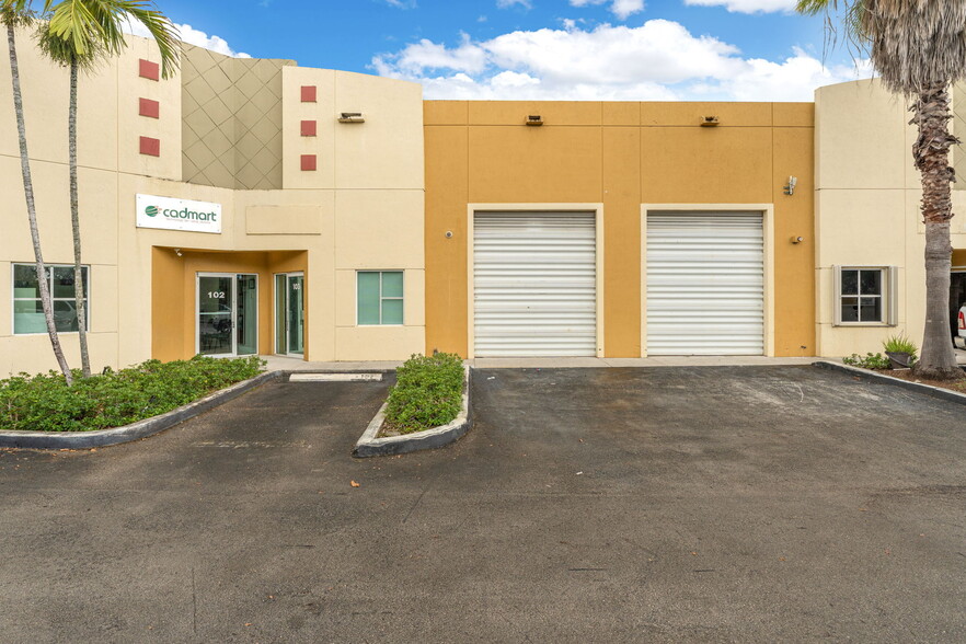 9450 NW 58th St, Miami, FL à louer - Photo de l’immeuble – Image 3 sur 19