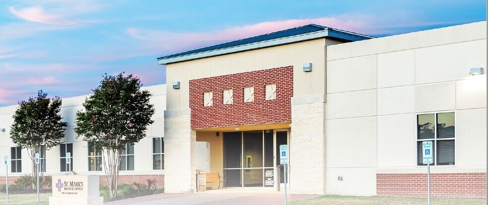 1 Saint Mark's Pl, La Grange, TX à louer - Photo principale – Image 1 sur 11