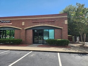 4021 Village Park Dr, Knightdale, NC à louer Photo de l’immeuble– Image 1 sur 7