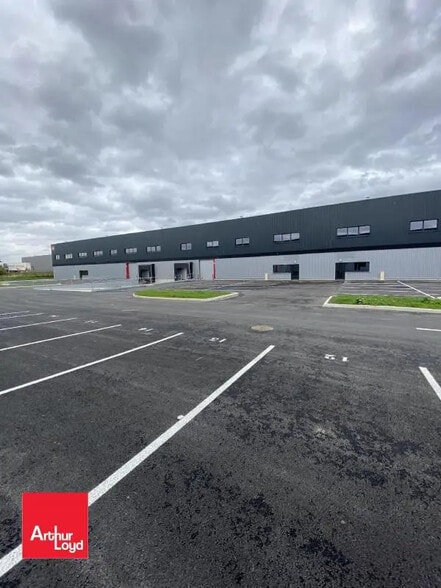 Local d’activités dans Chartres à louer - Photo de l’immeuble – Image 1 sur 4