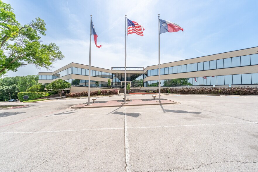 6600 Lyndon B Johnson Fwy, Dallas, TX à louer - Photo de l’immeuble – Image 1 sur 29