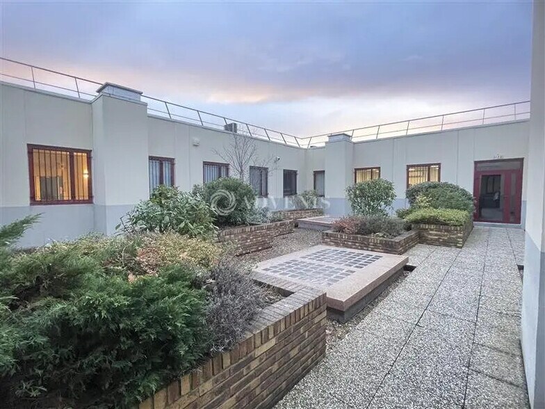 Bureau dans Villepinte à vendre - Photo de l’immeuble – Image 1 sur 9