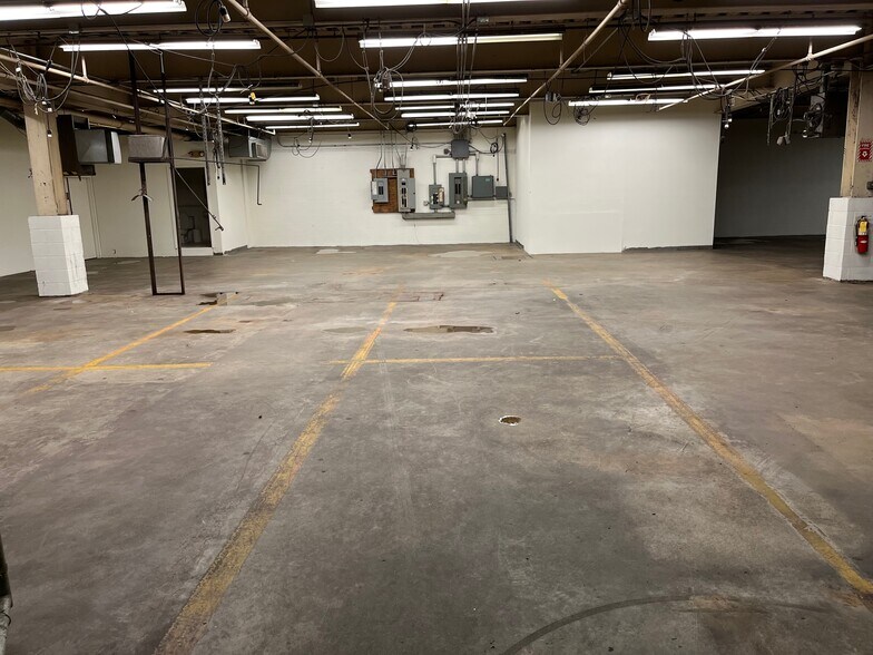 1 Testa Pl, Norwalk, CT à louer - Photo intérieure – Image 3 sur 15