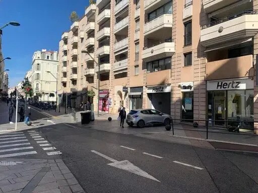Plus de détails pour Local commercial à louer