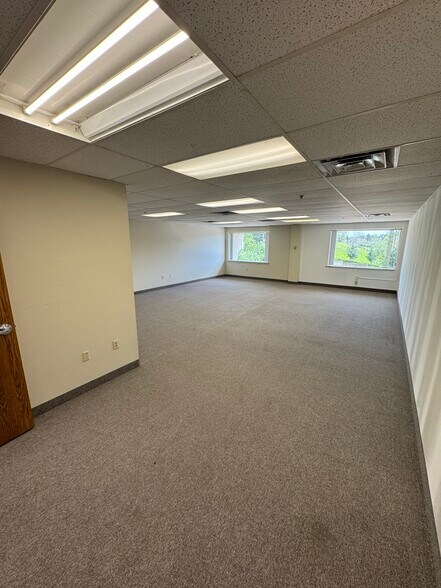 7525 Mitchell Rd, Eden Prairie, MN à vendre - Photo intérieure – Image 2 sur 17