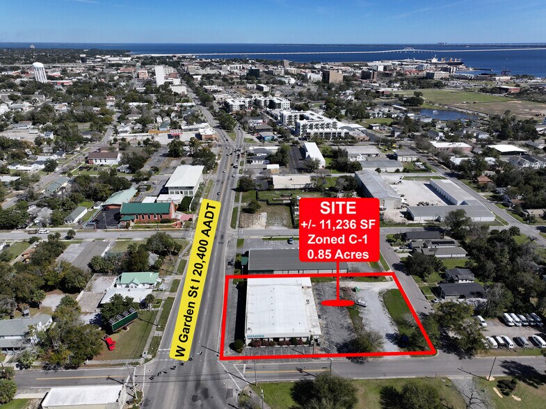 1011 W Garden St, Pensacola, FL à louer - Photo de l’immeuble – Image 2 sur 27