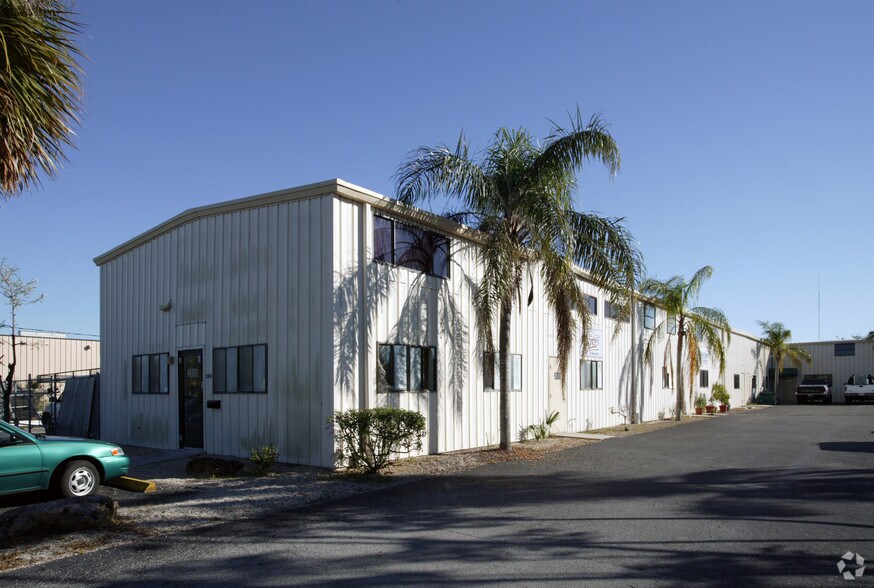3806 Exchange Ave, Naples, FL à louer - Photo de l’immeuble – Image 2 sur 5