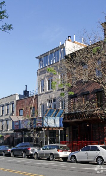 181 Christopher St, New York, NY à louer - Photo de l’immeuble – Image 2 sur 2