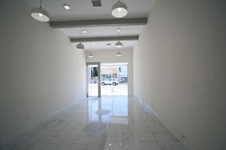 8401-8405 W 3rd St, Los Angeles, CA à louer Photo intérieure– Image 2 sur 4