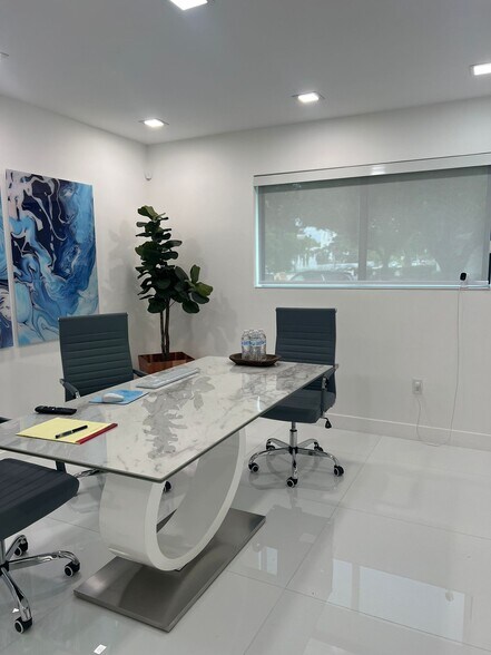 16931 NE 6th Ave, North Miami Beach, FL à louer - Photo de l’immeuble – Image 2 sur 13