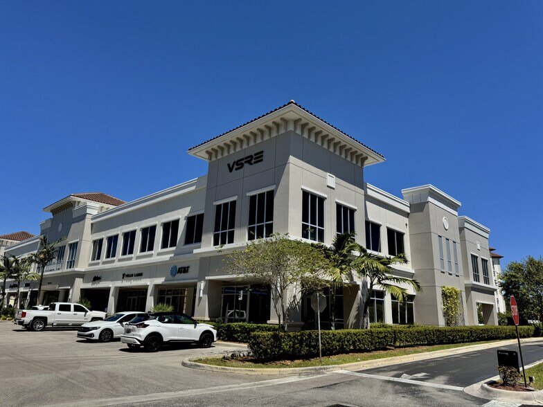 15121-15175 NW 67th Ave, Miami Lakes, FL à louer - Photo de l’immeuble – Image 1 sur 4