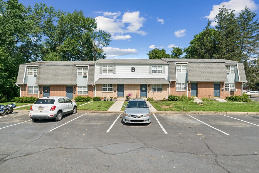 305 S Warminster Rd, Hatboro, PA à vendre - Photo de l’immeuble – Image 3 sur 10