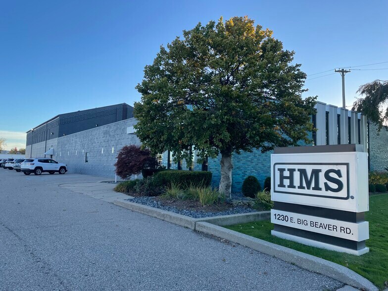 Troy Flex Campus portefeuille de 3 biens à vendre sur LoopNet.fr - Photo de l’immeuble – Image 2 sur 4