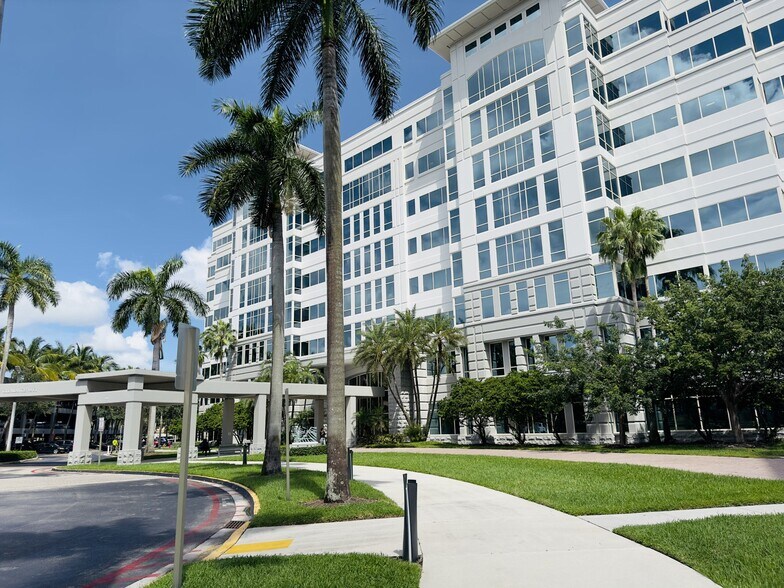 1000 S Pine Island Rd, Plantation, FL à louer - Photo de l’immeuble – Image 3 sur 17