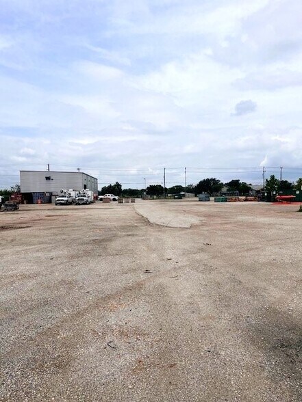 18680 Marbach Ln, San Antonio, TX à louer - Photo de l’immeuble – Image 2 sur 8