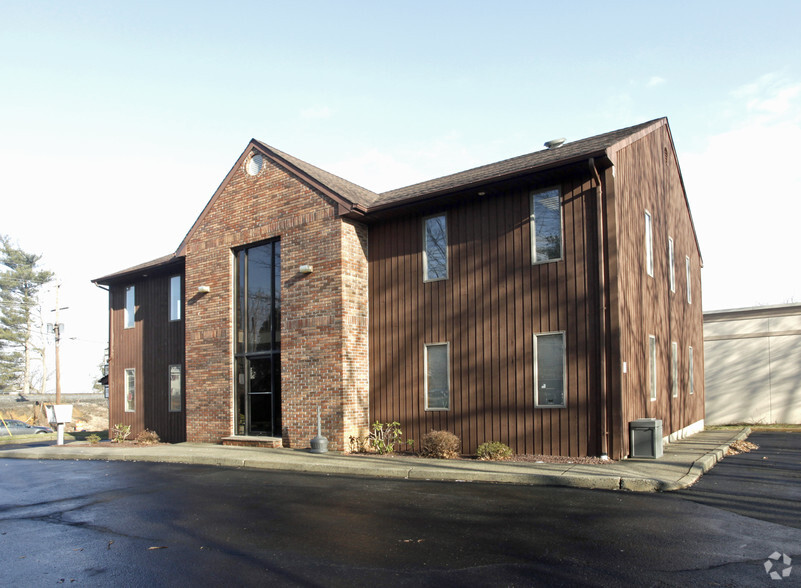 3010 Bordentown Ave, Parlin, NJ à louer - Photo de l’immeuble – Image 2 sur 11
