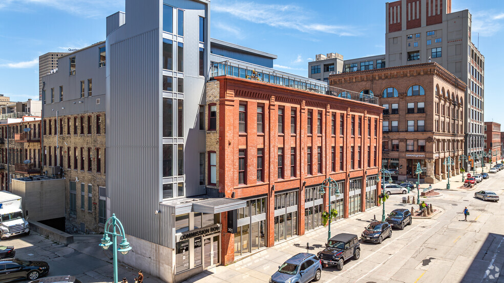 301-315 N Broadway, Milwaukee, WI à louer - Photo de l’immeuble – Image 1 sur 29