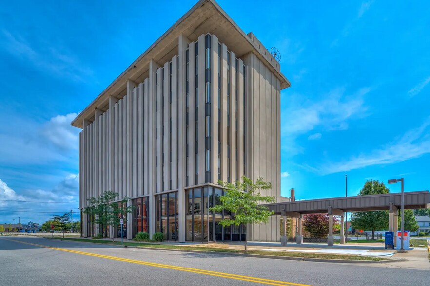 221 W Webster Ave, Muskegon, MI à louer - Photo de l’immeuble – Image 2 sur 16