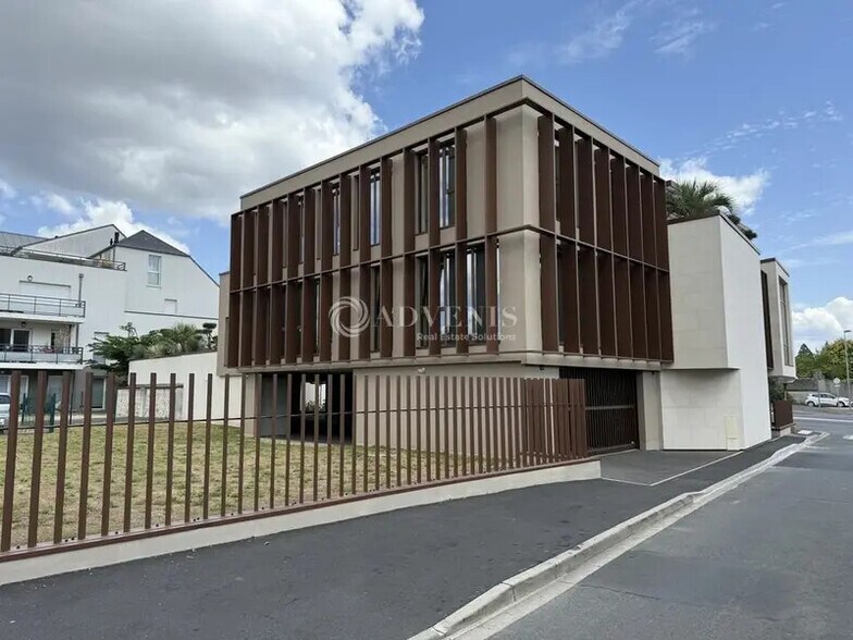 Bureau dans Orléans à vendre - Photo de l’immeuble – Image 2 sur 12