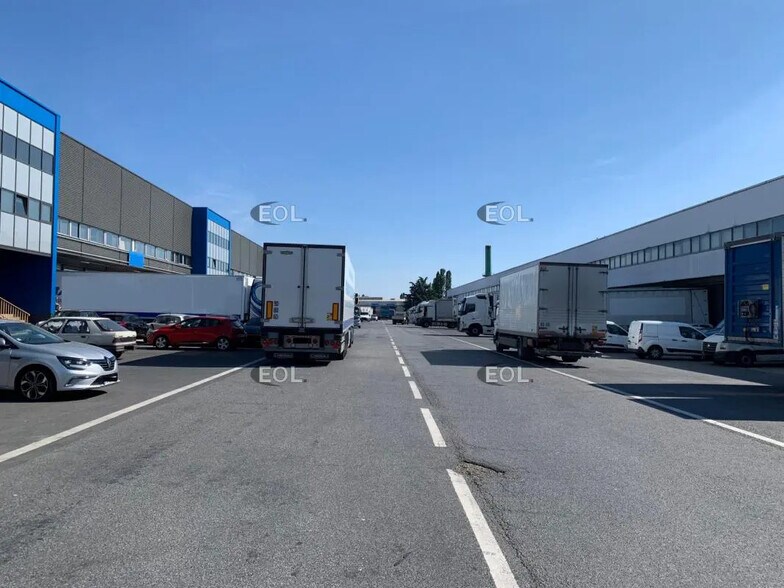 Local d’activités dans Aulnay-sous-Bois à louer - Photo de l’immeuble – Image 2 sur 3