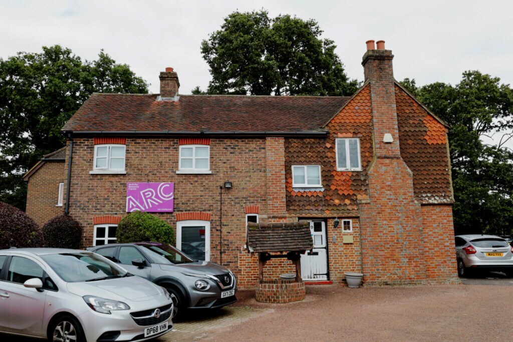 9 County Oak Way, Crawley à louer Photo de l’immeuble– Image 1 sur 7