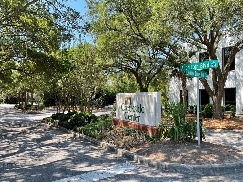 884 Allbritton Blvd, Mount Pleasant, SC à louer - Photo de l’immeuble – Image 3 sur 7