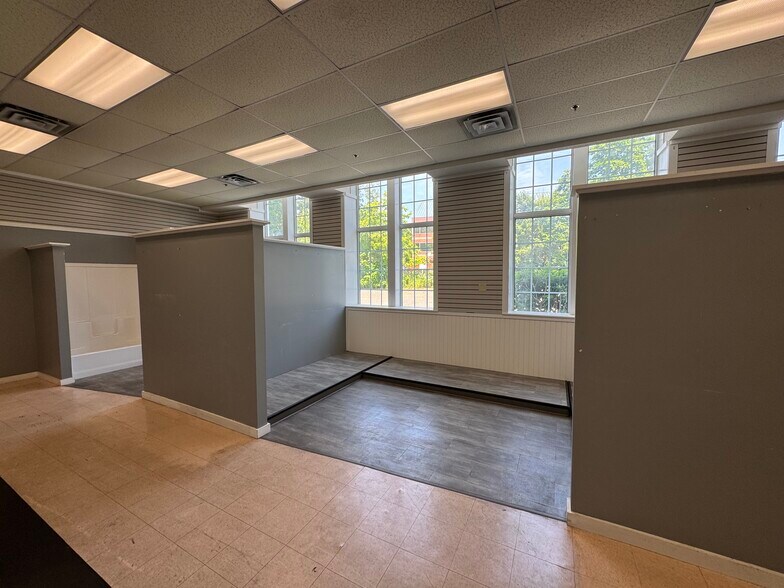 176 Hartford Rd, Manchester, CT à louer - Photo de l’immeuble – Image 2 sur 14