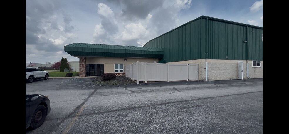 7156 Sulier Dr, Temperance, MI à vendre - Photo de l’immeuble – Image 2 sur 41