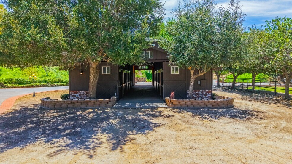 38831 Pauba Rd, Temecula, CA à vendre - Photo de l’immeuble – Image 2 sur 177