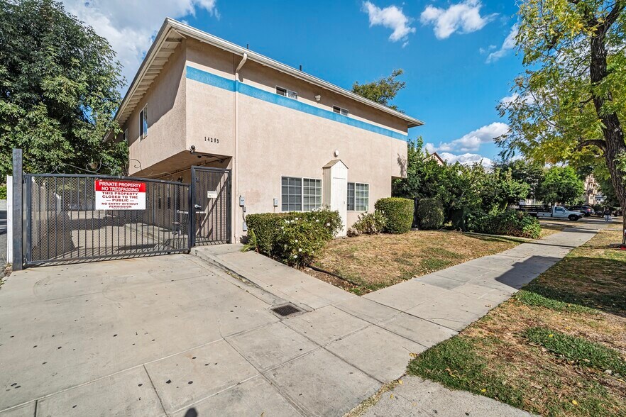 14203 Sylvan St, Van Nuys, CA à louer - Photo de l’immeuble – Image 1 sur 16