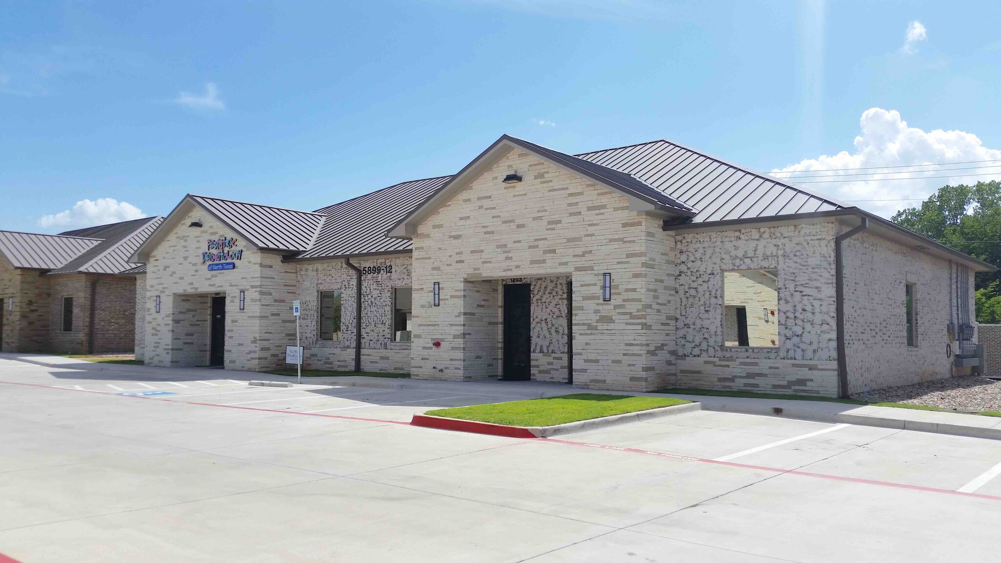 5899 Preston Rd, Frisco, TX à louer Photo de l’immeuble– Image 1 sur 3