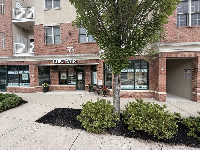 55 Emerson Plz, Emerson, NJ à louer - Photo de l’immeuble – Image 2 sur 13