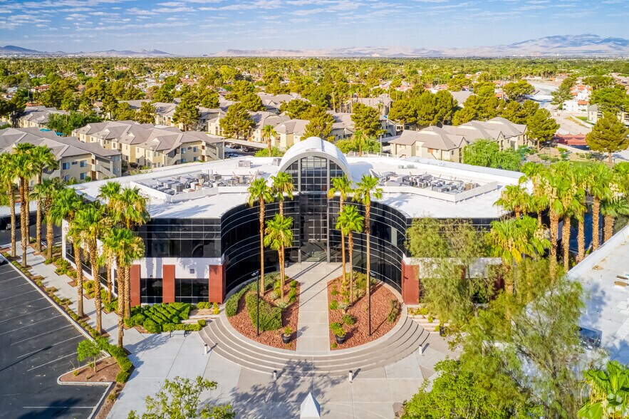 2625 N Green Valley Pky, Henderson, NV à louer - Photo de l’immeuble – Image 3 sur 5