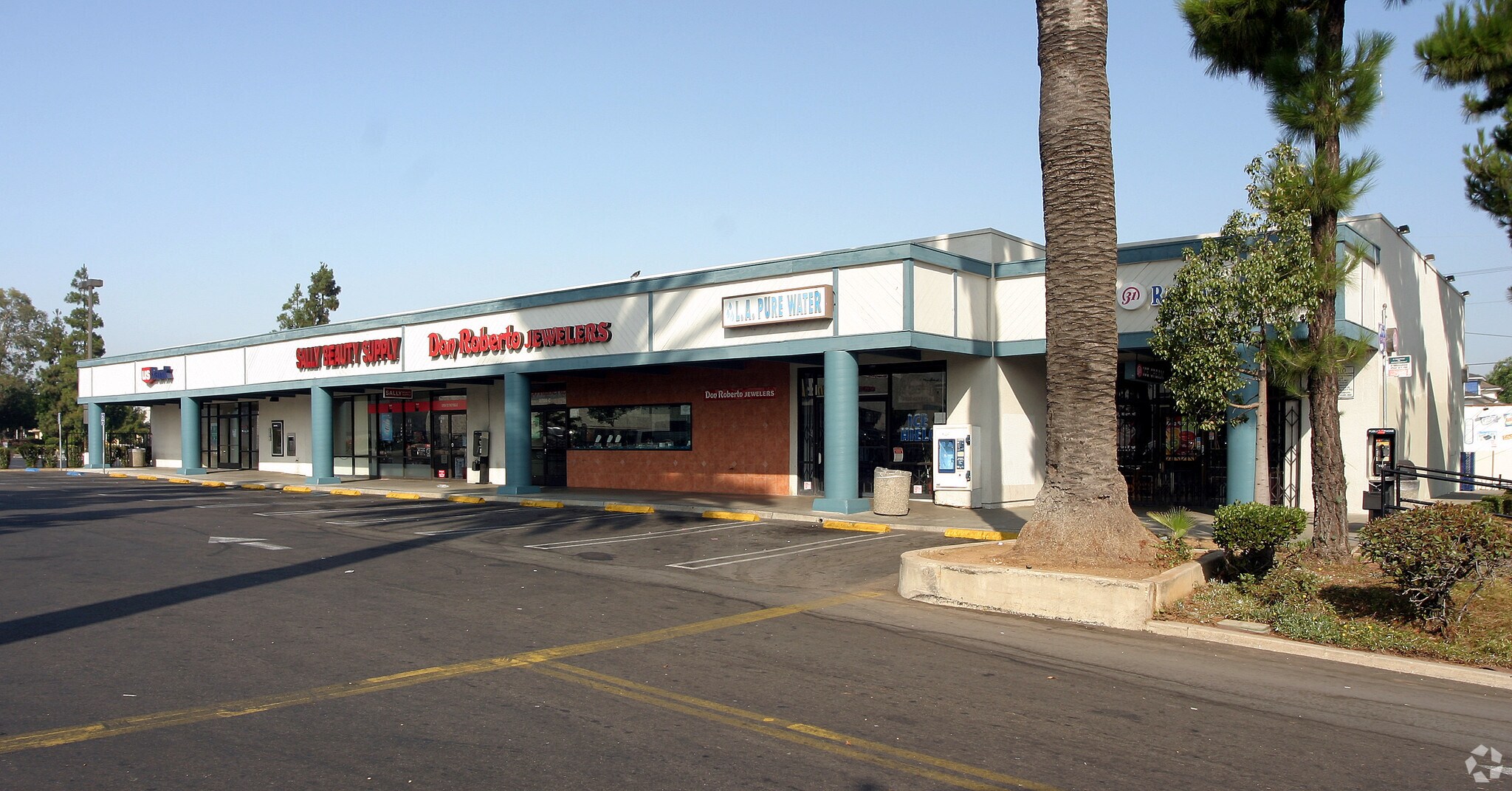 2700-2800 E 1st St, Los Angeles, CA à louer Photo de l’immeuble– Image 1 sur 5