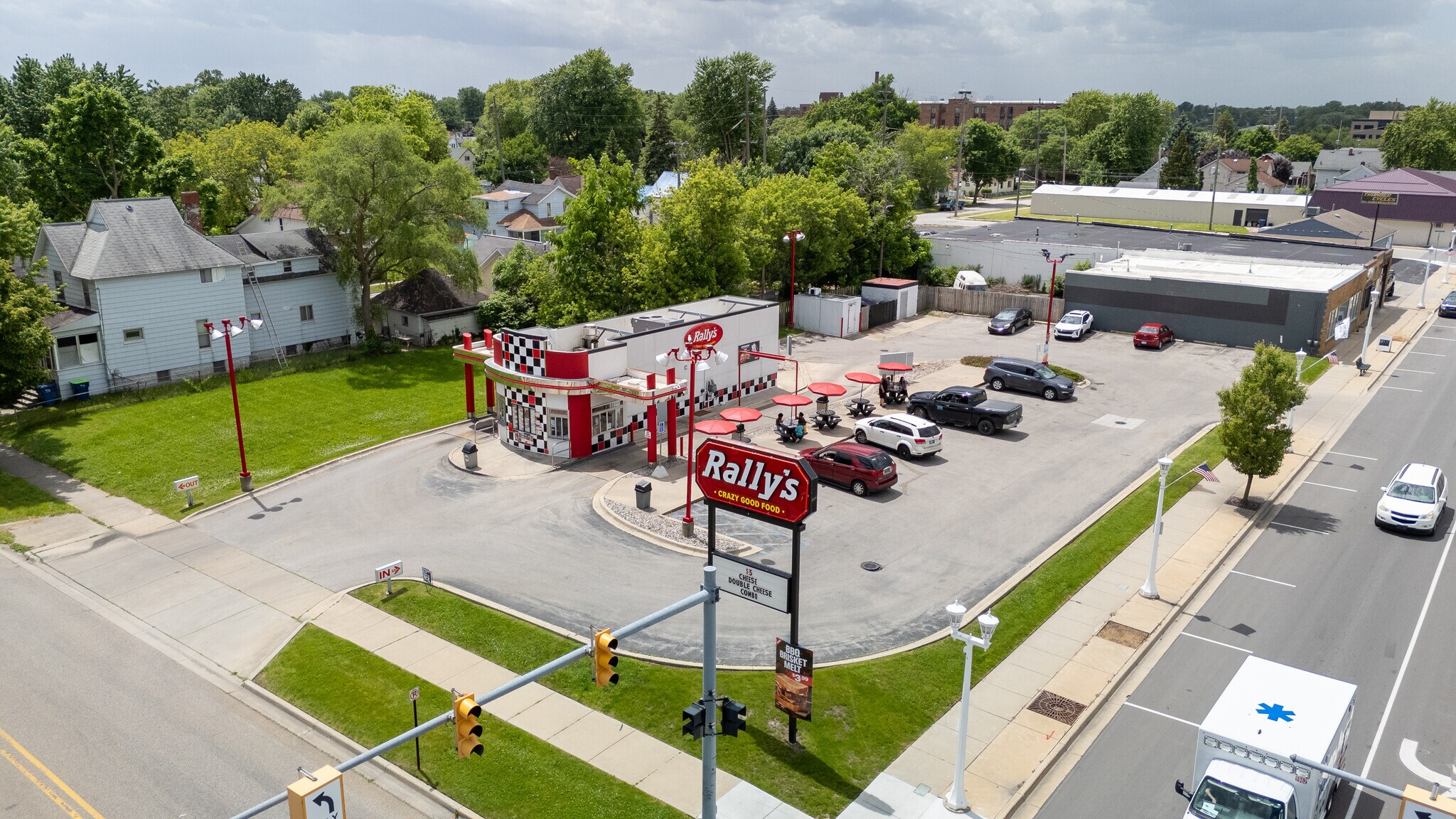 102 S Madison Ave, Bay City, MI à vendre Photo principale– Image 1 sur 4