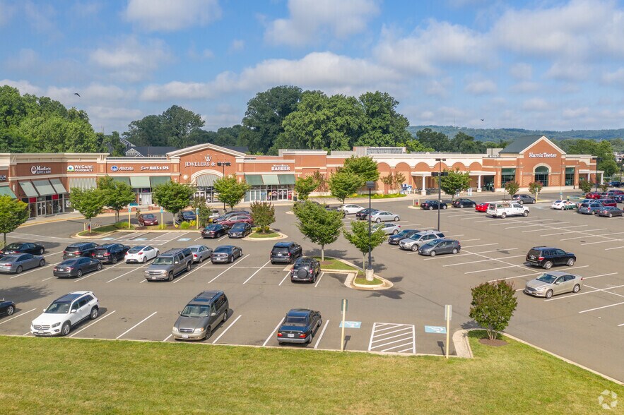 521 Fletcher Dr, Warrenton, VA à louer - Photo de l’immeuble – Image 3 sur 3